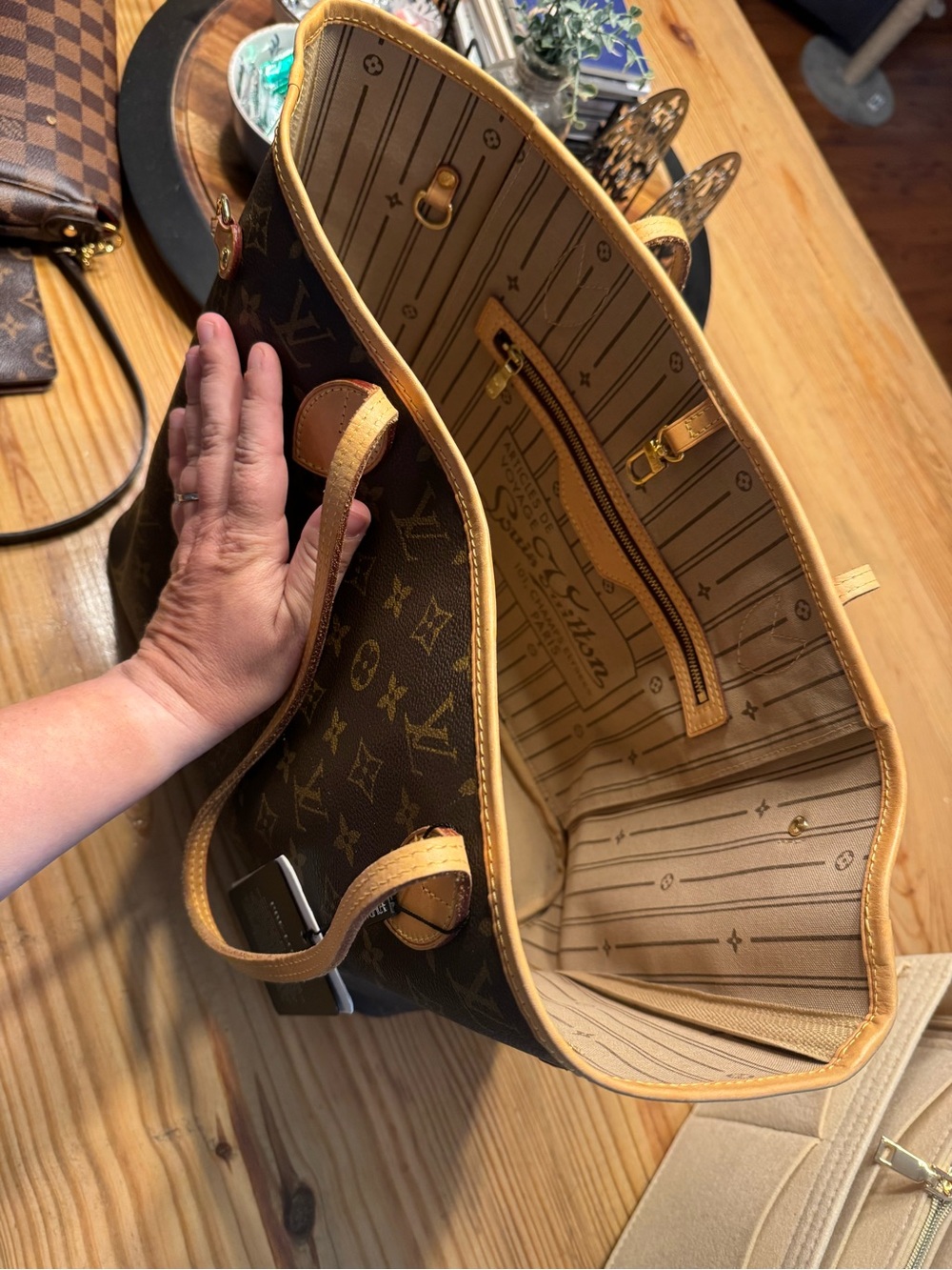 Louis Vuitton Monogram Neverfull MM - Picture 7 of 16